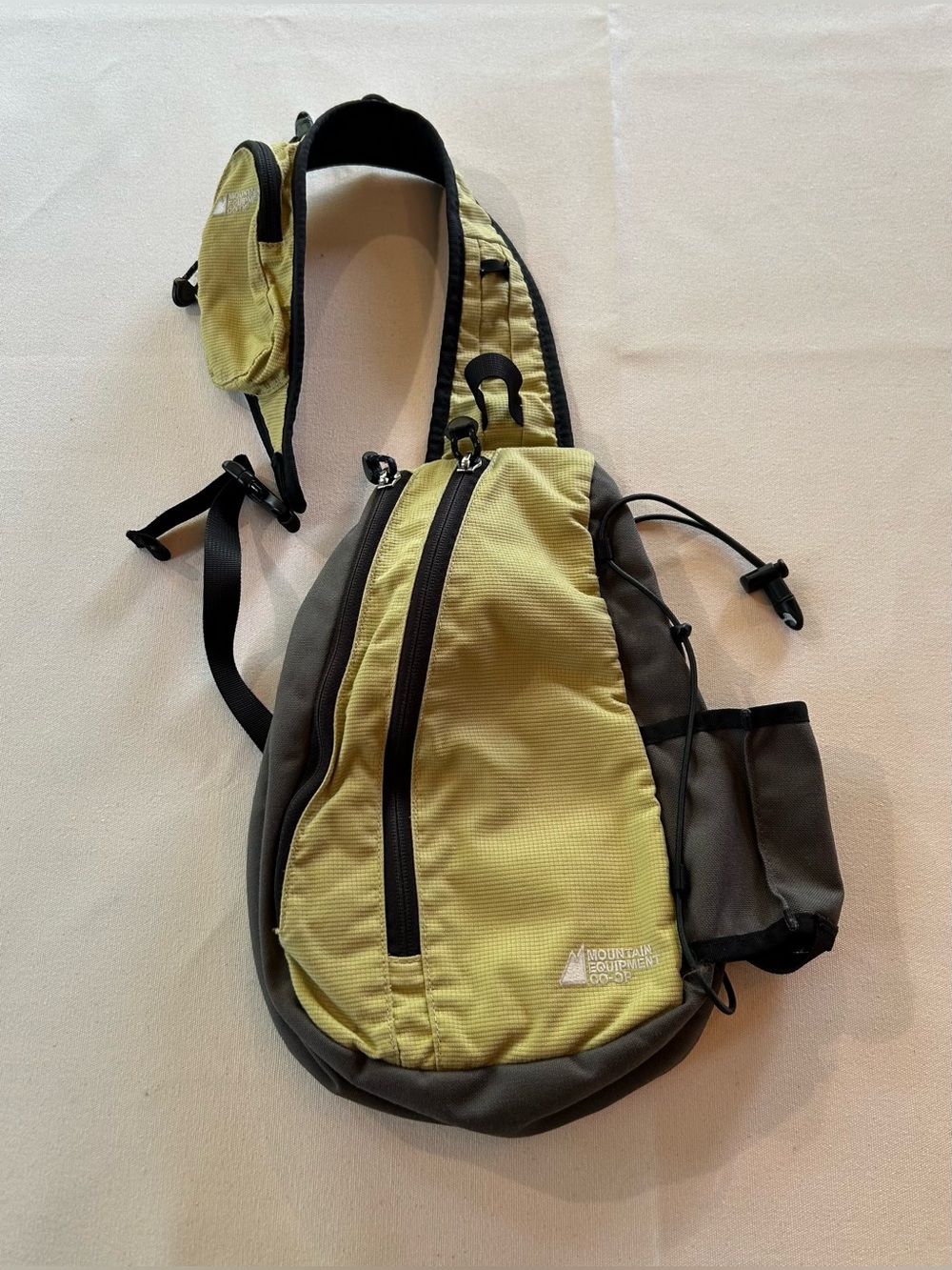 MEC Mountain Equipment Co-op Pod Sling Backpack Lime Green Grey Unisex One Size